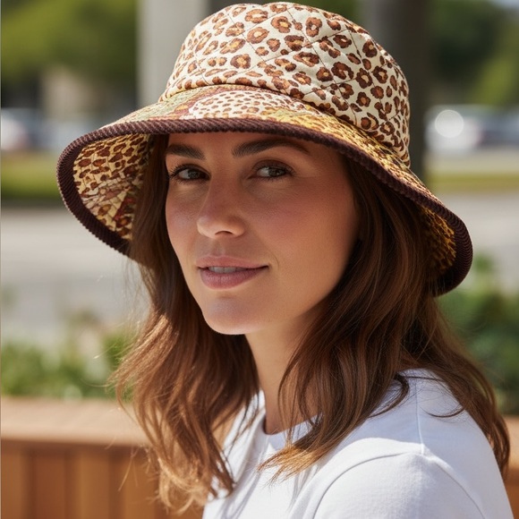 Salvatore Ferragamo Leopard Print Quilted Bucket Hat – Made in Italy - Picture 2 of 10